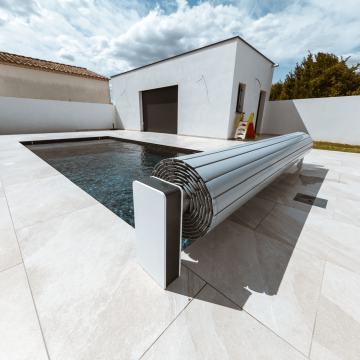 Volet hors sol motorisé SVELTEA AstralPool