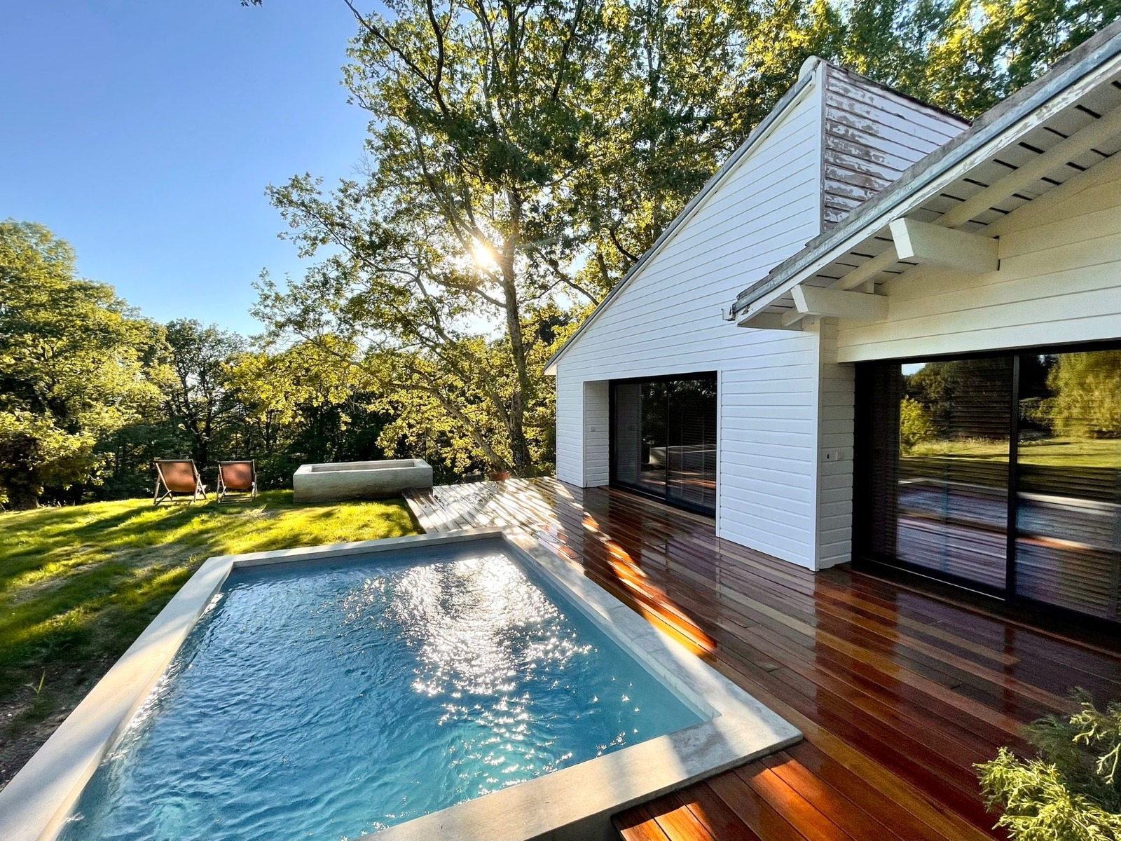 mini piscine carrée – réalisation Irripiscine by Irrijardin