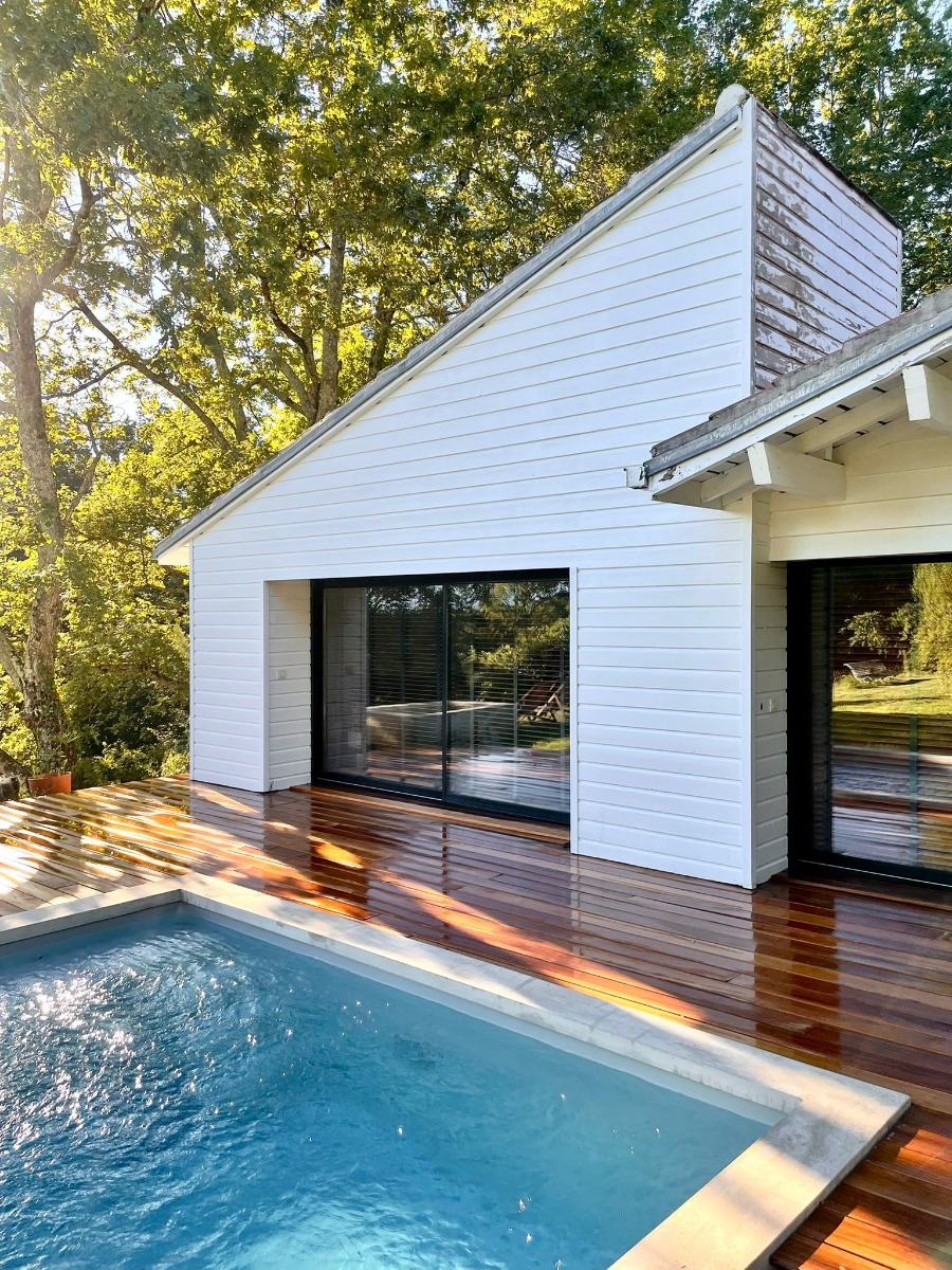 mini piscine carrée – réalisation Irripiscine by Irrijardin